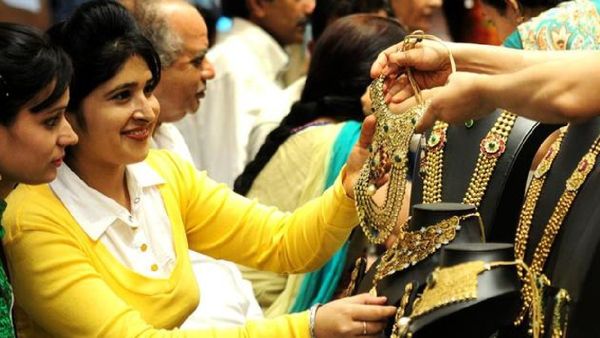  భారీగా తగ్గిన బంగారం ధరలు.. అక్కడ ఒక్కచోట మాత్రమే