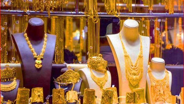   బంగారం ప్రియులకు బిగ్ షాక్..!