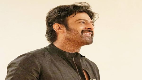 ఫస్ట్ టైమ్ కన్నీళ్లు పెట్టుకున్న ప్రభాస్ .. వీడియో వైరల్ 