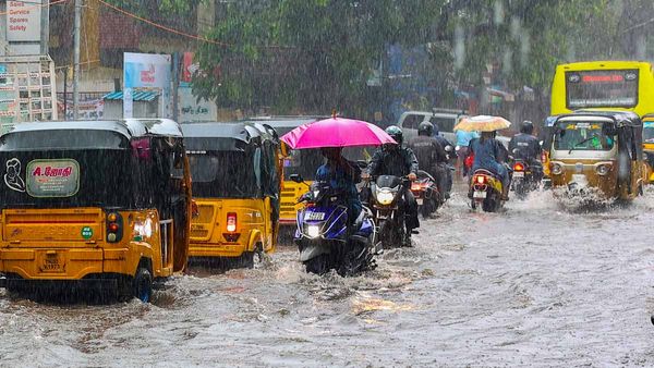  తీరం దాటిన వాయుగుండం, అతి భారీ వర్షాలు- ఈ జిల్లాలకు ప్రమాద హెచ్చరికలు..!!