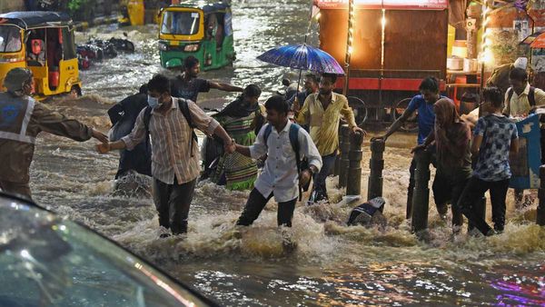 తెలంగాణాలో నాలుగురోజులు దంచికొట్టనున్న వానలు, హైదరాబాద్ కు భారీవర్షాల హెచ్చరిక!