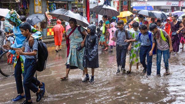  తీవ్ర అల్పపీడనం, నాలుగు రోజులు భారీ వర్షాలు - ఈ జిల్లాలకు తాజా హెచ్చరిక..!!