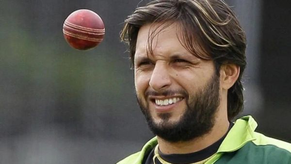 వాడు కుళ్లిన కోడిగుడ్డులాంటోడు- టీమిండియా మాజీ లెజెండ్ పై నోరు పారేసుకున్న అఫ్రిది