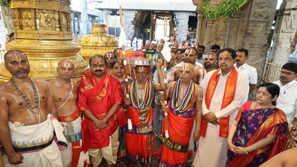  TTD: శ్రీవారి ఆలయంలో శాస్త్రోక్తంగా - అరుదైన ఘట్టం..!!