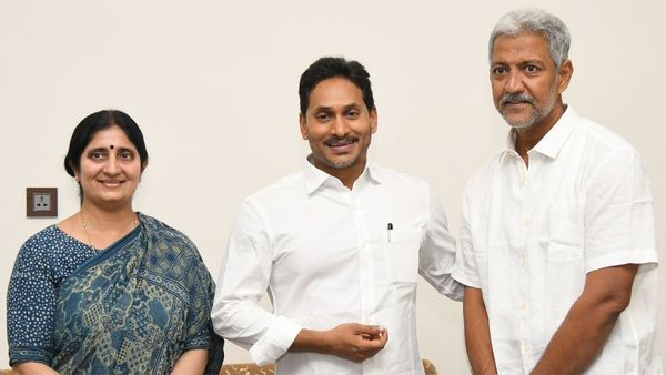 Vallabhaneni Vamsi: జగన్ తో వల్లభనేని వంశీ భేటీ-భార్యతో కలిసి థ్యాంక్స్..!