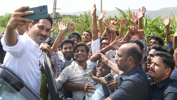 Ys Jagan: బంగారు పాళ్యంలో జగన్..! కాన్వాయ్ దిగకుండా అడ్డుకున్న ఎస్పీ..!