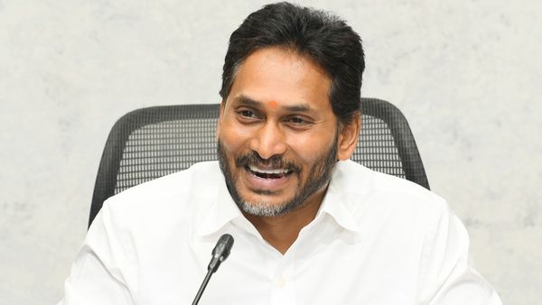త్వరలో వైసీపీ కొత్త యాప్..! సినిమా చూపిస్తామని జగన్ వార్నింగ్..!