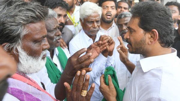 రైతులు రౌడీలు, దొంగల్లా కనిపిస్తున్నారా?
