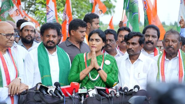 అమరావతి భూసేకరణ ఆపాలన్న  షర్మిల..!  అక్కడ కట్టాకే ఇక్కడ తీసుకోండి..!