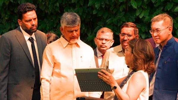 ఈ మెయిళ్లు పంపింది ఆయనే, సింగపూర్ టూర్ లో జరిగిందిదీ..!!