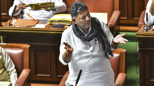 DK Shivakumar: 'ఆర్ఎస్ఎస్ గీతం' వివాదం.. డీకే శివకుమార్ క్షమాపణలు