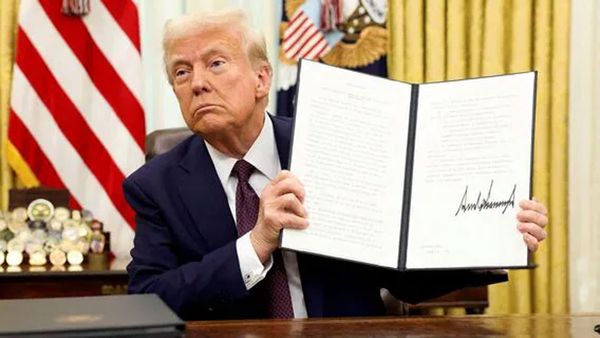 ట్రంప్ బాదిన బాదుడుకు కొంప కొల్లేరు అయిందిగా