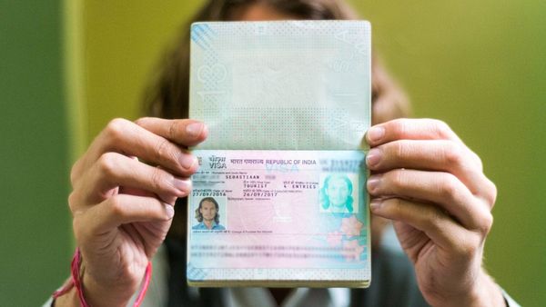 శుభవార్త.. ఒక్కరోజులోనే వీసా, వారికి ఒక్క నిముషంలోనే ఇమిగ్రేషన్ క్లియరెన్స్!