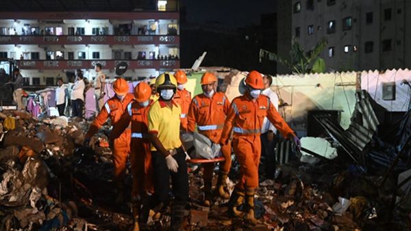 తీవ్ర విషాదం.. వర్షాలతో కుప్పకూలిన భవనం, 15మంది మృతి, కొనసాగుతున్న రెస్క్యూ!