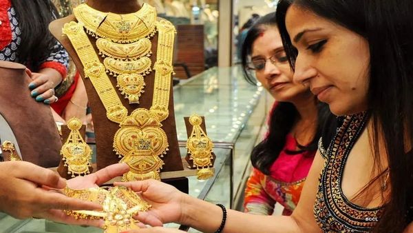 బంగారం ప్రియులకు శుభవార్త..!
