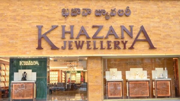 చందానగర్‌లో కాల్పుల కలకలం.. ఖజానా జ్యువెలరీలో దోపిడీకి యత్నం !