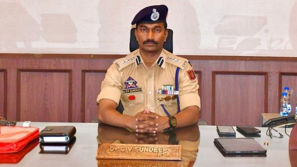 పతకాల వీరుడుగా తెలుగు బిడ్డ.. ఐపీఎస్ సందీప్ చక్రవర్తికి ఆరోసారి పీఎంజీ మెడల్ !