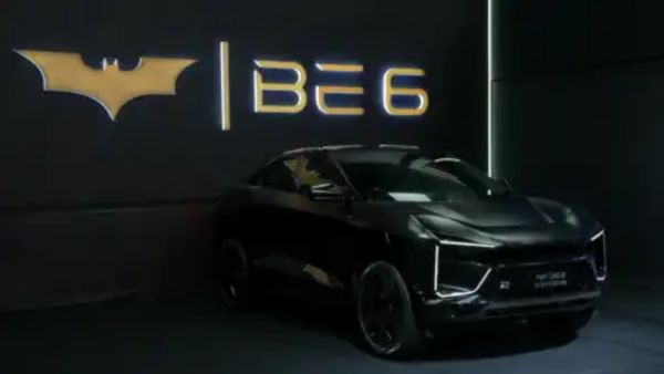 ఇదేం క్రేజ్ గురూ.. 135 సెకండ్స్‌లో 999 కార్లు సేల్ అవుట్ !