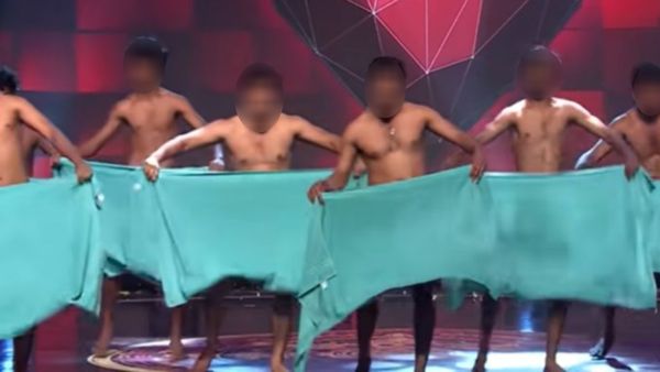 ఏంది ఈ చండాలం.. ఈ డాన్స్ షో కన్నా రికార్డింగ్ డాన్స్‌లు నయం !