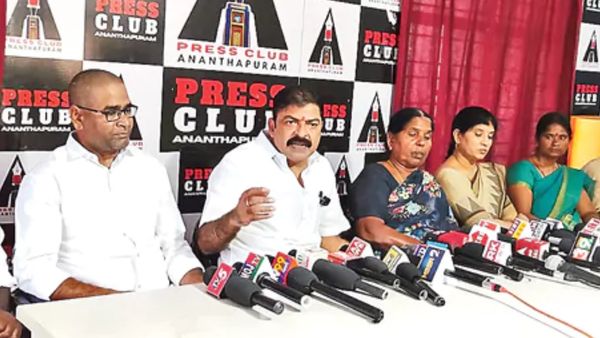 తోపుదుర్తి సోదరులు చంపాలని చూస్తున్నారు - మహానందరెడ్డి