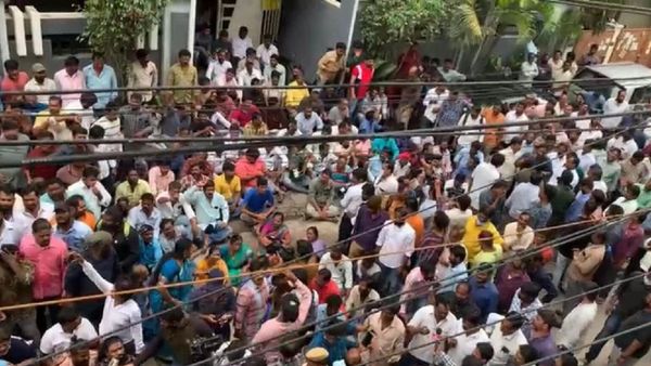 తెలుగు సినిమా ఇండస్ట్రీ మూత పడింది..!