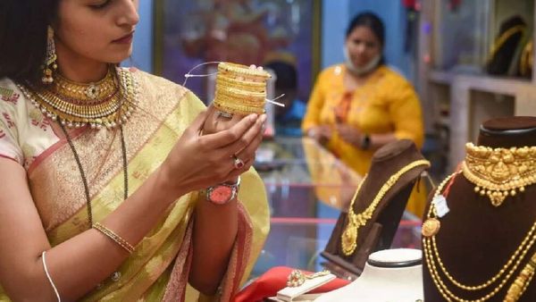 Today Gold Rates:హైదరాబాద్‌లో తులం బంగారం ఎంతో తెలుసా..?