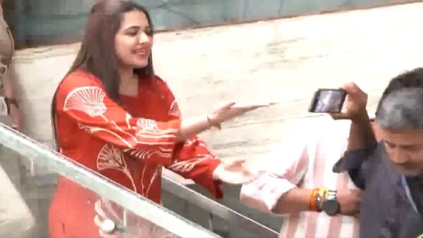 `నీకసలు బుద్ధుందా..` హీరోయిన్ ఫైర్