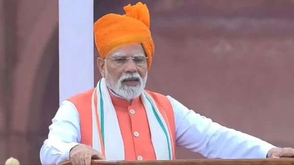 తన రికార్డును తానే చెరిపేసుకున్న మోదీ: నెహ్రూ మొదలుకుని ఏ ప్రధాని ఎంత సేపు మాట్లాడారంటే..?