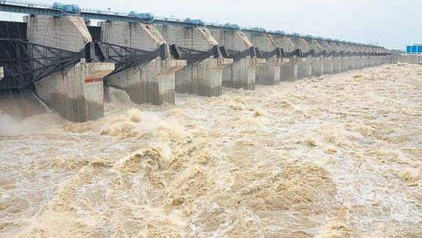 కృష్ణమ్మ మహోగ్రరూపం.. ఈ ప్రాంతాలకు రెడ్ అలర్ట్!