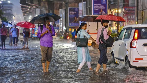 హైదరాబాద్ లో కుండపోత వర్షం... కీలక ప్రాంతాలు జలదిగ్బంధం