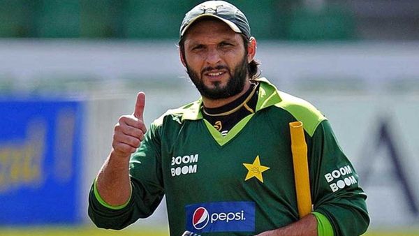 వాడా..కుక్క మాంసం తినేటోడు- అందుకే మొరుగుతా ఉంటాడు: స్టార్ క్రికెటర్ పై షాకింగ్ కామెంట్స్