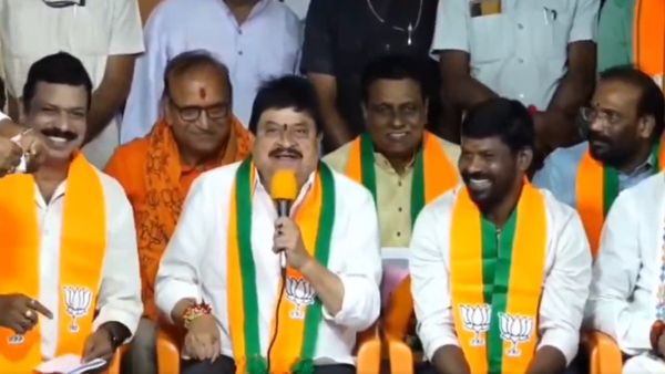 గులాబీ నేతకు కాషాయ కండువా: ఒక్కో సీట్ లో లక్ష ఓట్లు గ్యారెంటీ