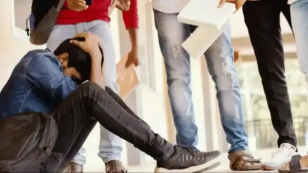 విద్యార్థులకు హెచ్చరిక.. అలా చేస్తే క్రిమినల్ కేసులు!