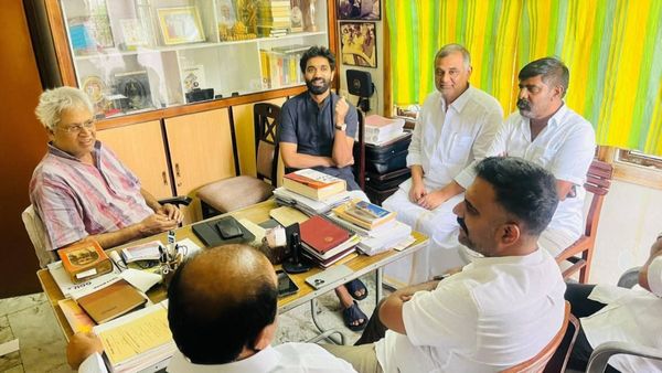 ఉండవల్లి ఇంట్లో వైసీపీ మాజీలు ..! సీక్రెట్ చర్చలు..! ఏం జరుగుతోంది ?