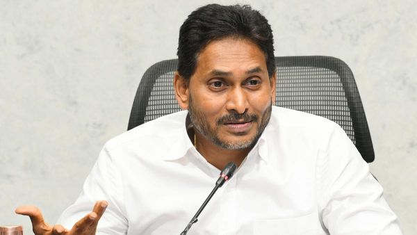 చంద్రబాబు పాలనలో ఏపీ ఎంత అప్పుల పాలైందో.. కాగ్ షాకింగ్ లెక్కలు చెప్పిన జగన్