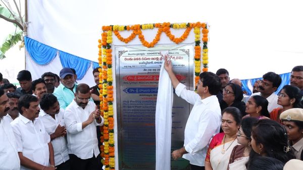 అక్కా చెల్లెళ్ల‌కు రాఖీ కానుక‌ ఇచ్చిన తెలంగాణా ప్రభుత్వం!