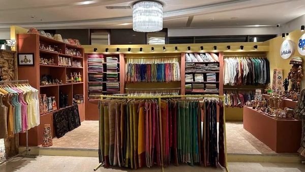 దసరా, దీపావళికి శుభవార్త; ఆ వస్త్రాలపై 40శాతం డిస్కౌంట్. ఇక షాపింగ్ మొదలెట్టండి!