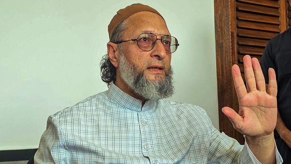 భారత్ - పాక్ మ్యాచ్ వేళ అసద్ సంచలనం..!!