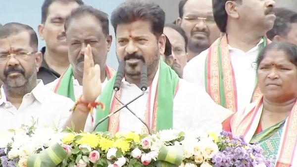 కుంభమేళాకు వేలకోట్లు ఇచ్చారు.. మేడారం జాతరకు ఎందుకు ఇవ్వరు..?: సీఎం రేవంత్ రెడ్డి