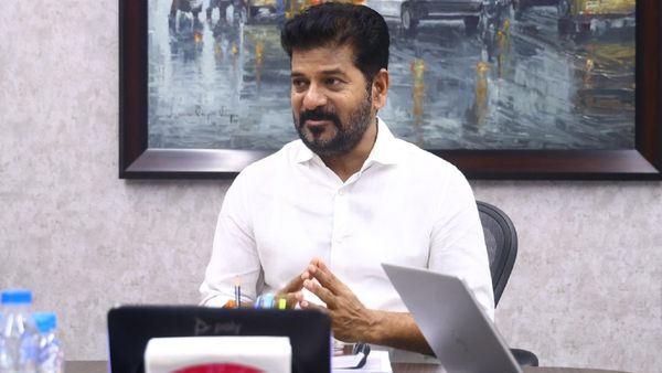 పార్టీ మారలేదంటున్న ఎమ్మెల్యేలు: స్పీకర్ నోటీసులపై రేవంత్ వ్యూహం!