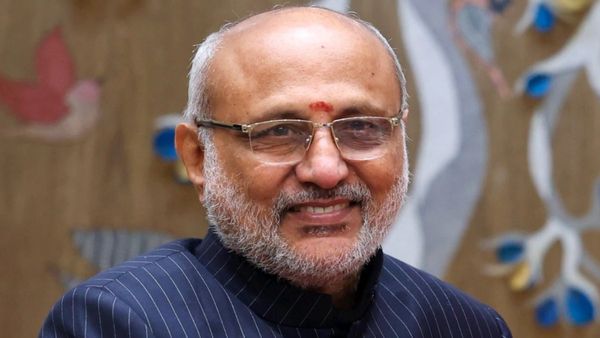 దేశ 15వ ఉప రాష్ట్రపతిగా సీపీఆర్: ఊహించినదానికంటే భారీ మెజారిటీ- క్రాస్ ఓటింగ్?