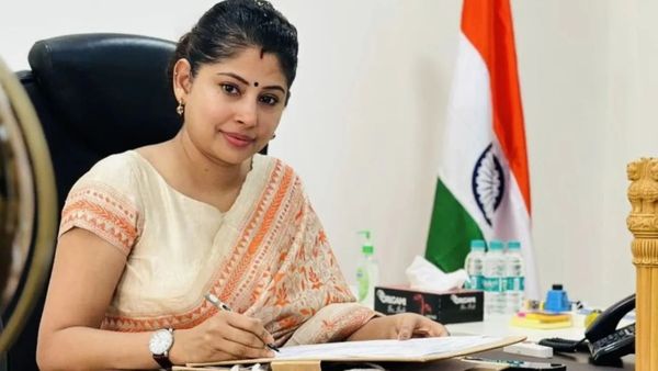 హైకోర్టుకు సీనియర్ ఐఏఎస్ స్మితా సబర్వాల్ .. కారణం ఇదే..