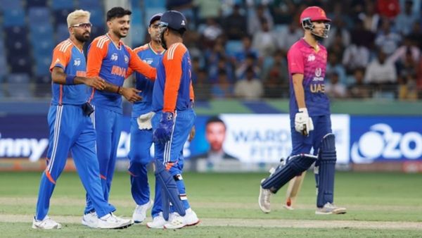 పాకిస్తాన్ తో మ్యాచ్ కు ముందు దెబ్బతగిలించుకోవడమేంట్రా..!!