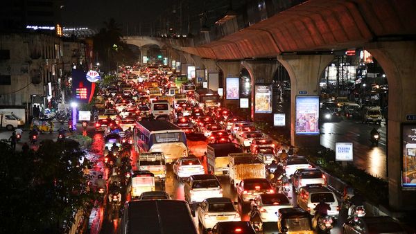 హైదరాబాద్‌లోని వాహనదారులకు బిగ్ అలెర్ట్.. అటువైపు వెళ్లొద్దు..