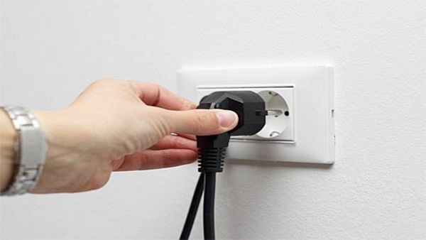 వర్షాకాలంలో విద్యుత్ తో బీ కేర్ ఫుల్.. ఈ తప్పులు చేయొద్దు..!