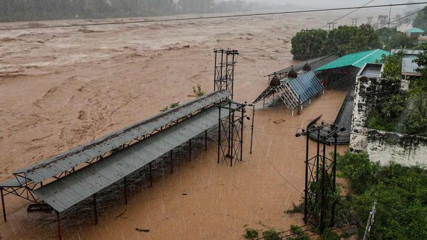 ముంచుకొస్తోంది, నేడు- రేపు ఈ జిల్లాల్లో భారీ వర్షాలు..!!