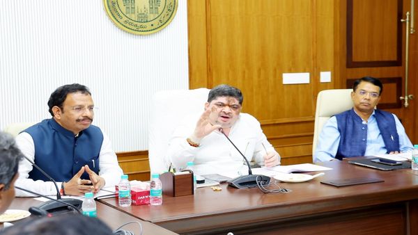 దేశంలోనే తొలిసారి.. తెలంగాణ ఆర్టీసీలో ఏఐ సేవలు..