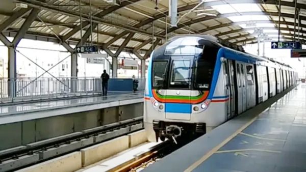 హైదరాబాద్ మెట్రో రైలులో దారుణం..