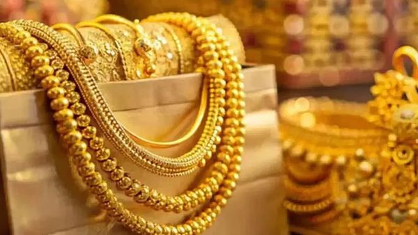 బంగారం విశ్వరూపం.. 10 గ్రాముల ధర ఎంతంటే..?