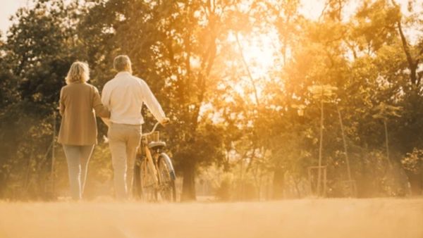 83 ఏళ్ల బామ్మతో 23 ఏళ్ల యువకుడి లవ్ స్టోరీ.. ఫుల్ వైరల్ !